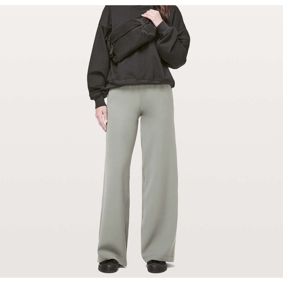 NWT Lululemon On The Fly Pant *Wide Leg Woven 31.5"
Grey Sage - Picture 3 of 12